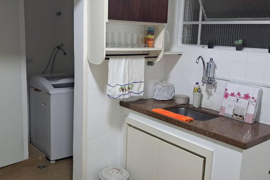 Apartamento Charmoso A 400Mts Da Praia Da Enseada Γκουαρούχα Εξωτερικό φωτογραφία